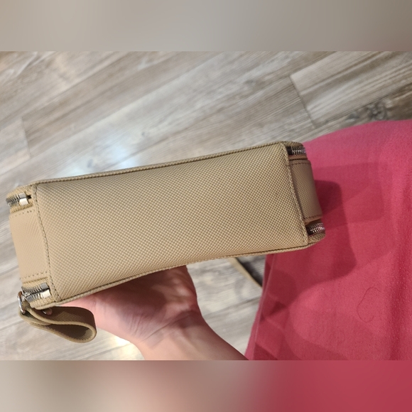 Lacoste Crossbody - Picture 5 of 13
